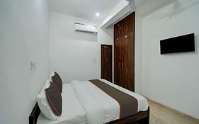 Oyo 82094 Hotel Saras Inn